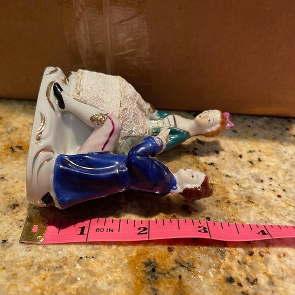 Antique colonial man and women porcelain figurines - Picture 6 of 7